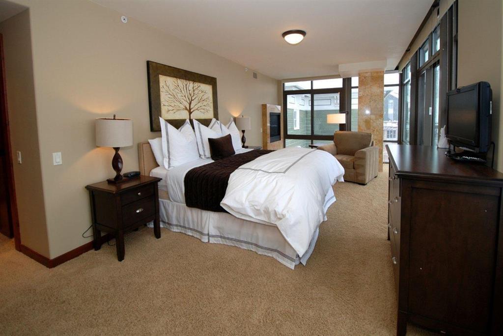 The Lowell Park City Room photo