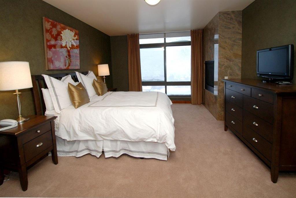 The Lowell Park City Room photo