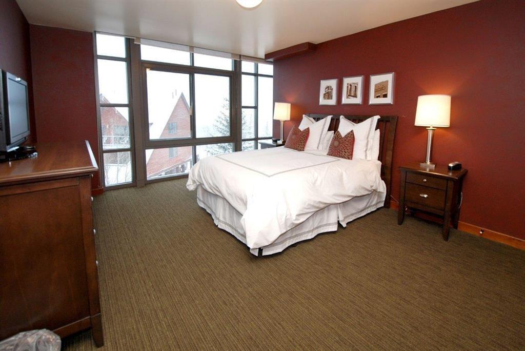 The Lowell Park City Room photo
